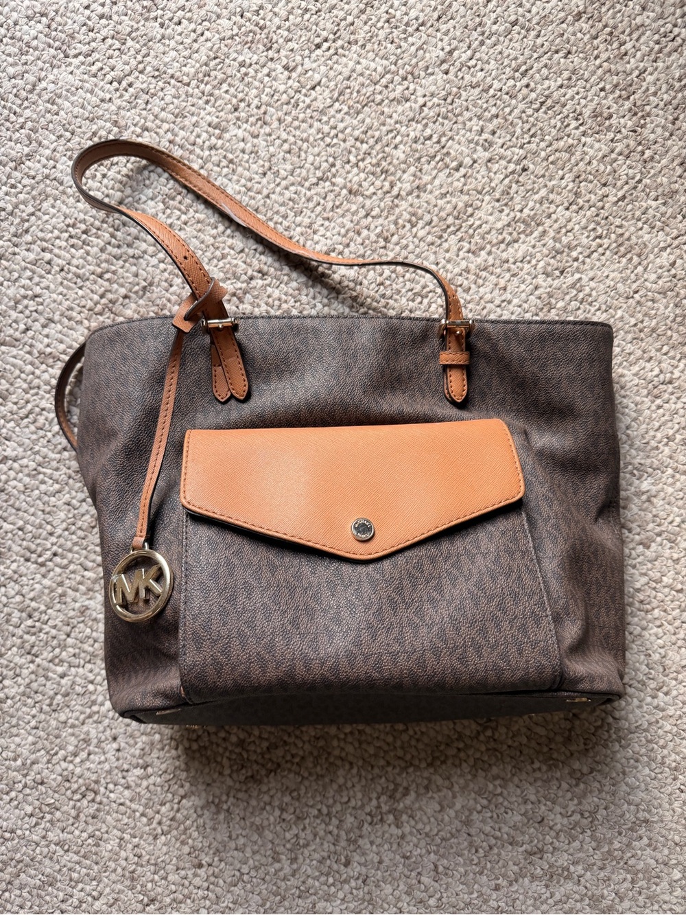 Michael Kors Jet Set Item Pocket Tote